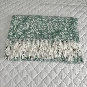 Green and White Patterned Plush Throw Blanket